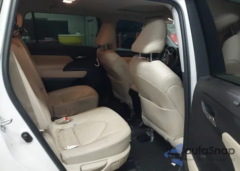 2023 Toyota Highlander Xle z USA, uszkodzony, nr VIN 5TDKDRAH6PS003112